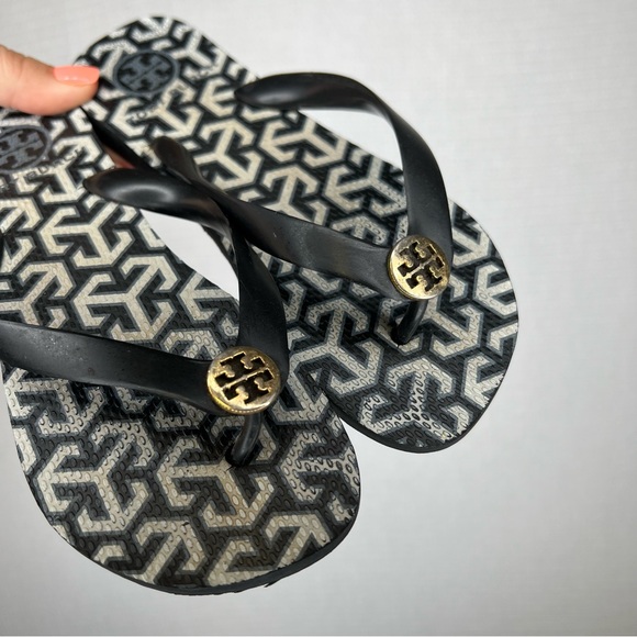 Tory Burch |‎ Size woman’s 4 Flip Flops Black and White Sandals - Picture 3 of 5